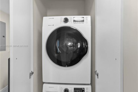 Condo in Coral Gables, Florida, 1 bedroom  № 1994565 - photo 9