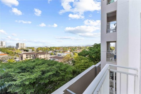 Condo in Coral Gables, Florida, 1 bedroom  № 1994565 - photo 11