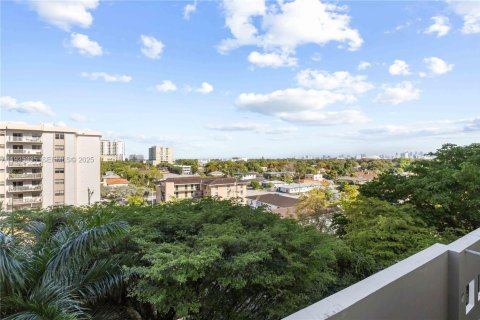 Condo in Coral Gables, Florida, 1 bedroom  № 1994565 - photo 10