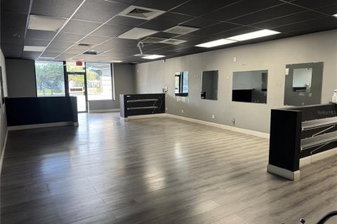Propiedad comercial en alquiler en Saint Lucie, Florida № 1718917 - foto 9