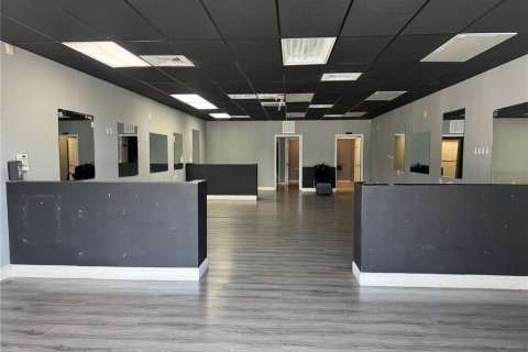 Propiedad comercial en alquiler en Saint Lucie, Florida № 1718917 - foto 4