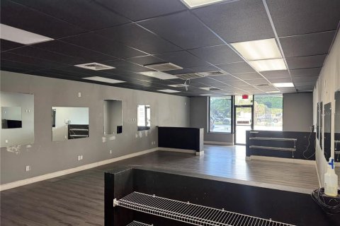 Propiedad comercial en alquiler en Saint Lucie, Florida № 1718917 - foto 8