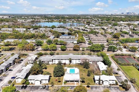 Condominio en alquiler en Orlando, Florida, 2 dormitorios, 70.7 m2 № 1723170 - foto 28