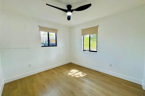 Villa ou maison à louer à Miami, Floride: 3 chambres, 79.06 m2 № 1890428 - photo 10