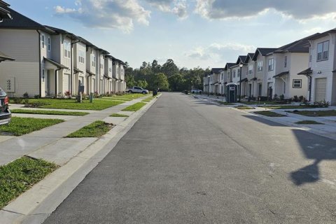 Снять в аренду таунхаус в Дэвенпорт, Флорида 3 комнаты, 150.69м2, № 1554564 - фото 1