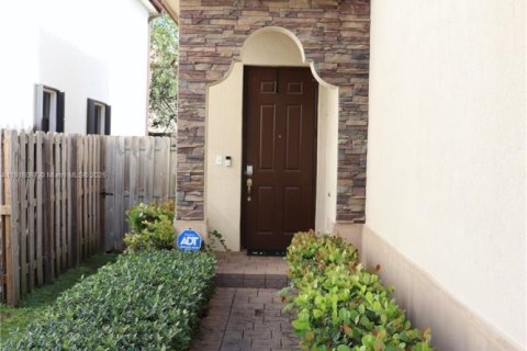 Casa en venta en Homestead, Florida, 3 dormitorios, 217.58 m2 № 2055011 - foto 2