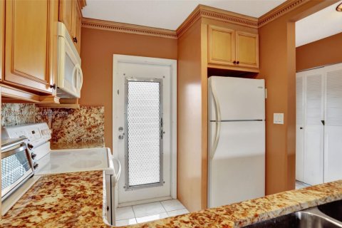 Copropriété à vendre à Lauderdale Lakes, Floride: 2 chambres, 87.7 m2 № 1864720 - photo 12