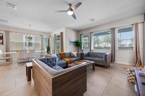 Casa en venta en Kissimmee, Florida, 7 dormitorios, 381.46 m2 № 1733961 - foto 16