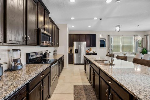 Casa en venta en Kissimmee, Florida, 7 dormitorios, 381.46 m2 № 1733961 - foto 15