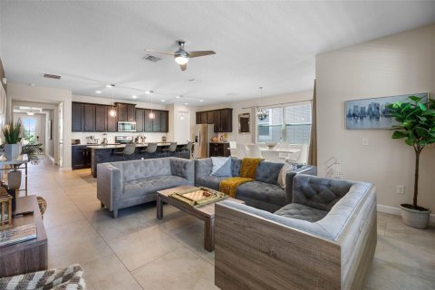 Casa en venta en Kissimmee, Florida, 7 dormitorios, 381.46 m2 № 1733961 - foto 20