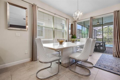 Casa en venta en Kissimmee, Florida, 7 dormitorios, 381.46 m2 № 1733961 - foto 23