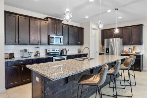 Casa en venta en Kissimmee, Florida, 7 dormitorios, 381.46 m2 № 1733961 - foto 13