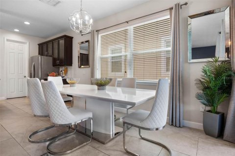 Casa en venta en Kissimmee, Florida, 7 dormitorios, 381.46 m2 № 1733961 - foto 22