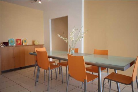 Condominio en alquiler en Miami Beach, Florida, 2 dormitorios, 95.69 m2 № 2079468 - foto 7