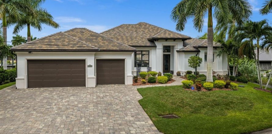 Villa ou maison à Cape Coral, Floride 3 chambres, 230.77 m2 № 2417030
