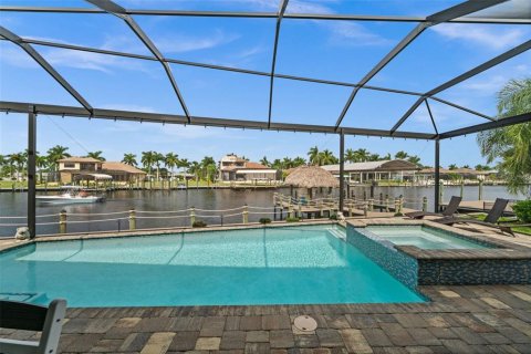 Villa ou maison à vendre à Cape Coral, Floride: 3 chambres, 230.77 m2 № 2417030 - photo 3
