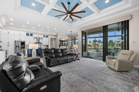 Villa ou maison à vendre à Cape Coral, Floride: 3 chambres, 230.77 m2 № 2417030 - photo 9