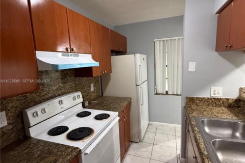 Copropriété à louer à Coral Springs, Floride: 3 chambres, 88.26 m2 № 1988531 - photo 1