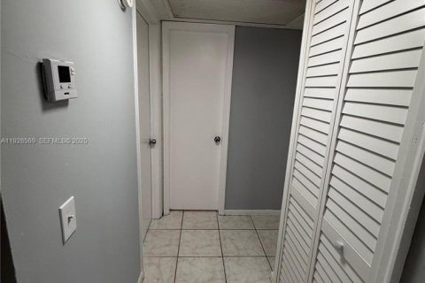 Copropriété à louer à Coral Springs, Floride: 3 chambres, 88.26 m2 № 1988531 - photo 4