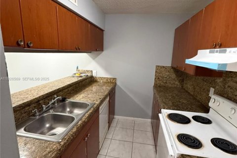 Copropriété à louer à Coral Springs, Floride: 3 chambres, 88.26 m2 № 1988531 - photo 2