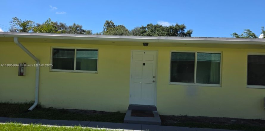 Condominio en Hollywood, Florida, 1 dormitorio  № 1937251