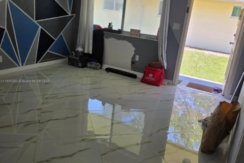 Condominio en alquiler en Hollywood, Florida, 1 dormitorio, 55.28 m2 № 1937251 - foto 2