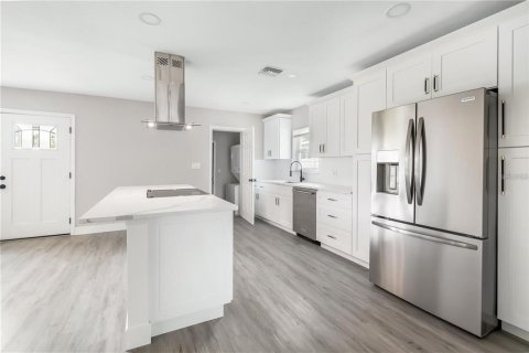 Villa ou maison à louer à Seminole, Floride: 3 chambres, 148.27 m2 № 2149969 - photo 10