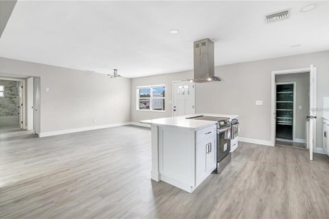 Villa ou maison à louer à Seminole, Floride: 3 chambres, 148.27 m2 № 2149969 - photo 8
