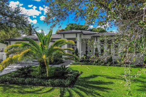 Villa ou maison à vendre à Biscayne Park, Floride: 4 chambres, 290.13 m2 № 2079990 - photo 2