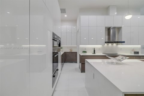 Villa ou maison à vendre à Biscayne Park, Floride: 4 chambres, 290.13 m2 № 2079990 - photo 22