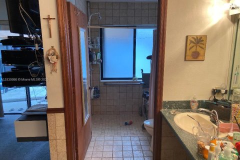 Casa en venta en Miami, Florida, 3 dormitorios, 170.38 m2 № 1832380 - foto 16