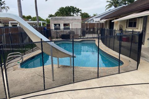 Casa en venta en Miami, Florida, 3 dormitorios, 170.38 m2 № 1832380 - foto 26
