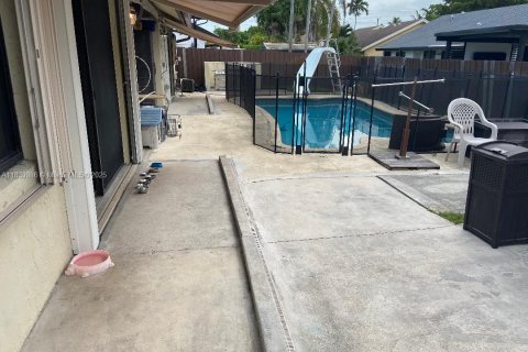 Casa en venta en Miami, Florida, 3 dormitorios, 170.38 m2 № 1832380 - foto 23