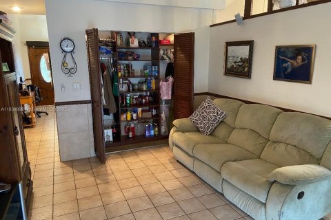 Casa en venta en Miami, Florida, 3 dormitorios, 170.38 m2 № 1832380 - foto 5
