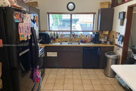 Casa en venta en Miami, Florida, 3 dormitorios, 170.38 m2 № 1832380 - foto 9