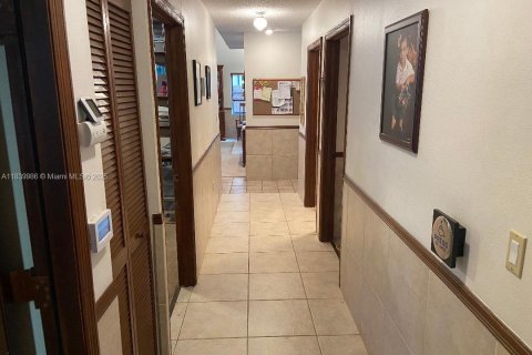 Casa en venta en Miami, Florida, 3 dormitorios, 170.38 m2 № 1832380 - foto 18