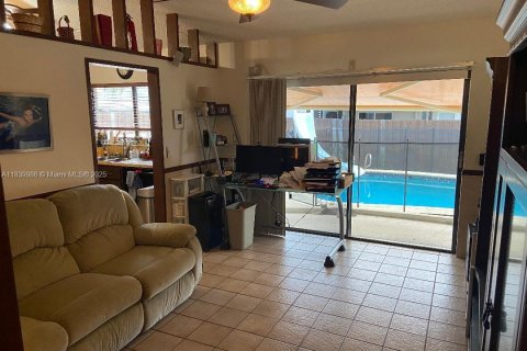 Casa en venta en Miami, Florida, 3 dormitorios, 170.38 m2 № 1832380 - foto 4
