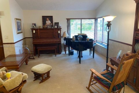 Casa en venta en Miami, Florida, 3 dormitorios, 170.38 m2 № 1832380 - foto 1
