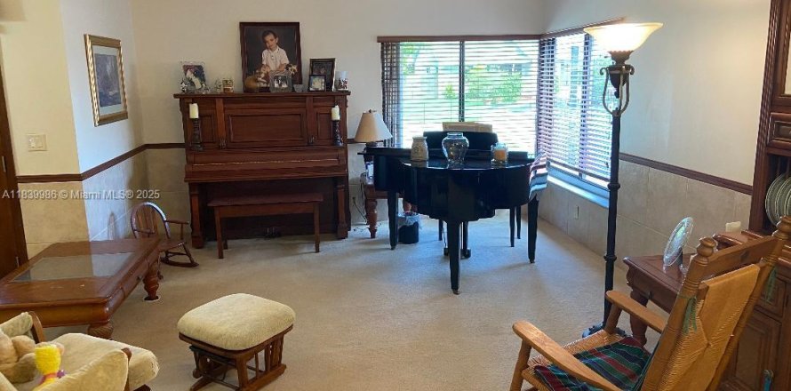Casa en Miami, Florida 3 dormitorios, 170.38 m2 № 1832380