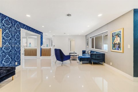 House in Fort Lauderdale, Florida 4 bedrooms, 203.83 sq.m. № 2343886 - photo 8