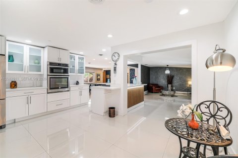 House in Fort Lauderdale, Florida 4 bedrooms, 203.83 sq.m. № 2343886 - photo 22