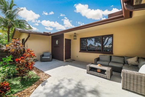 House in Fort Lauderdale, Florida 4 bedrooms, 203.83 sq.m. № 2343886 - photo 6