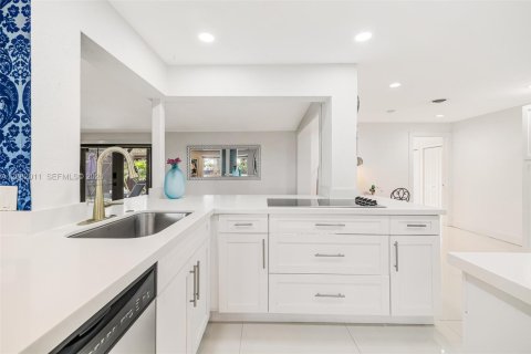 House in Fort Lauderdale, Florida 4 bedrooms, 203.83 sq.m. № 2343886 - photo 26
