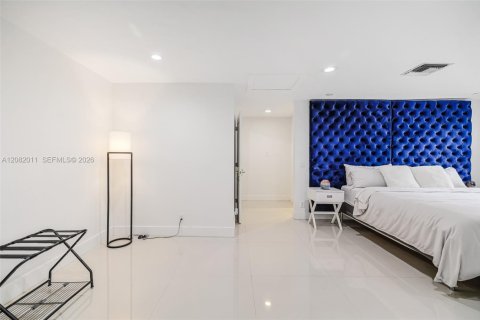 House in Fort Lauderdale, Florida 4 bedrooms, 203.83 sq.m. № 2343886 - photo 28