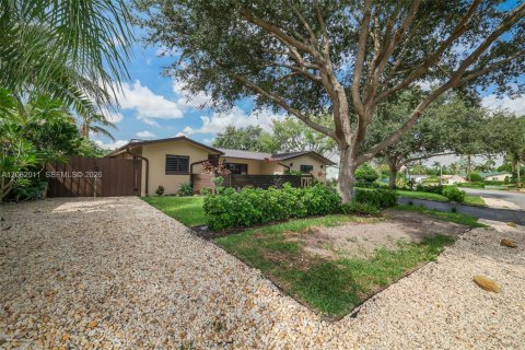 House in Fort Lauderdale, Florida 4 bedrooms, 203.83 sq.m. № 2343886 - photo 4