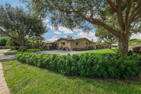 House in Fort Lauderdale, Florida 4 bedrooms, 203.83 sq.m. № 2343886 - photo 3