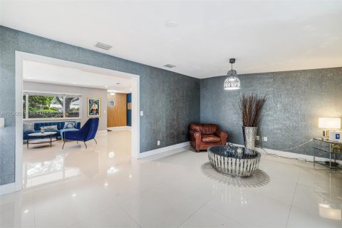 House in Fort Lauderdale, Florida 4 bedrooms, 203.83 sq.m. № 2343886 - photo 19