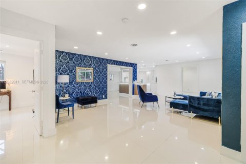 House in Fort Lauderdale, Florida 4 bedrooms, 203.83 sq.m. № 2343886 - photo 7
