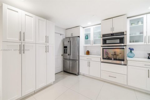 House in Fort Lauderdale, Florida 4 bedrooms, 203.83 sq.m. № 2343886 - photo 24