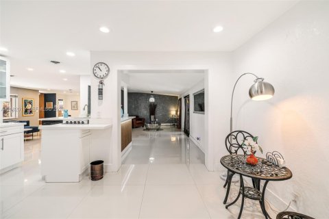 House in Fort Lauderdale, Florida 4 bedrooms, 203.83 sq.m. № 2343886 - photo 23